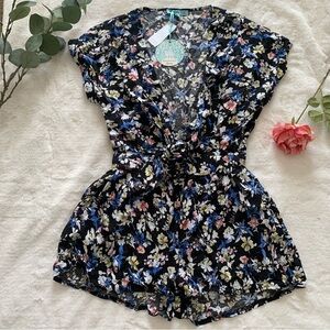 NWT - Mint Vanilla - Floral Romper - Size 8